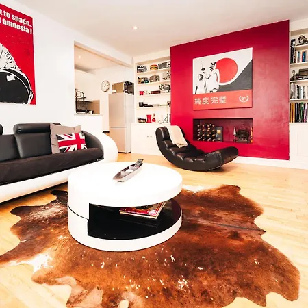 2 Bed Portobello Rd - Moments From Tube!